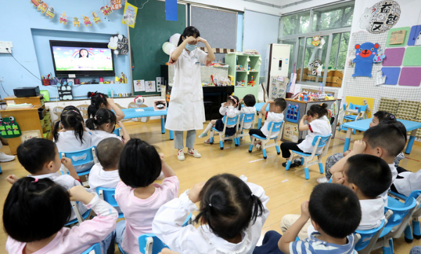 预防“小眼镜”怎样关口前移？——聚焦儿童青少年眼健康.png